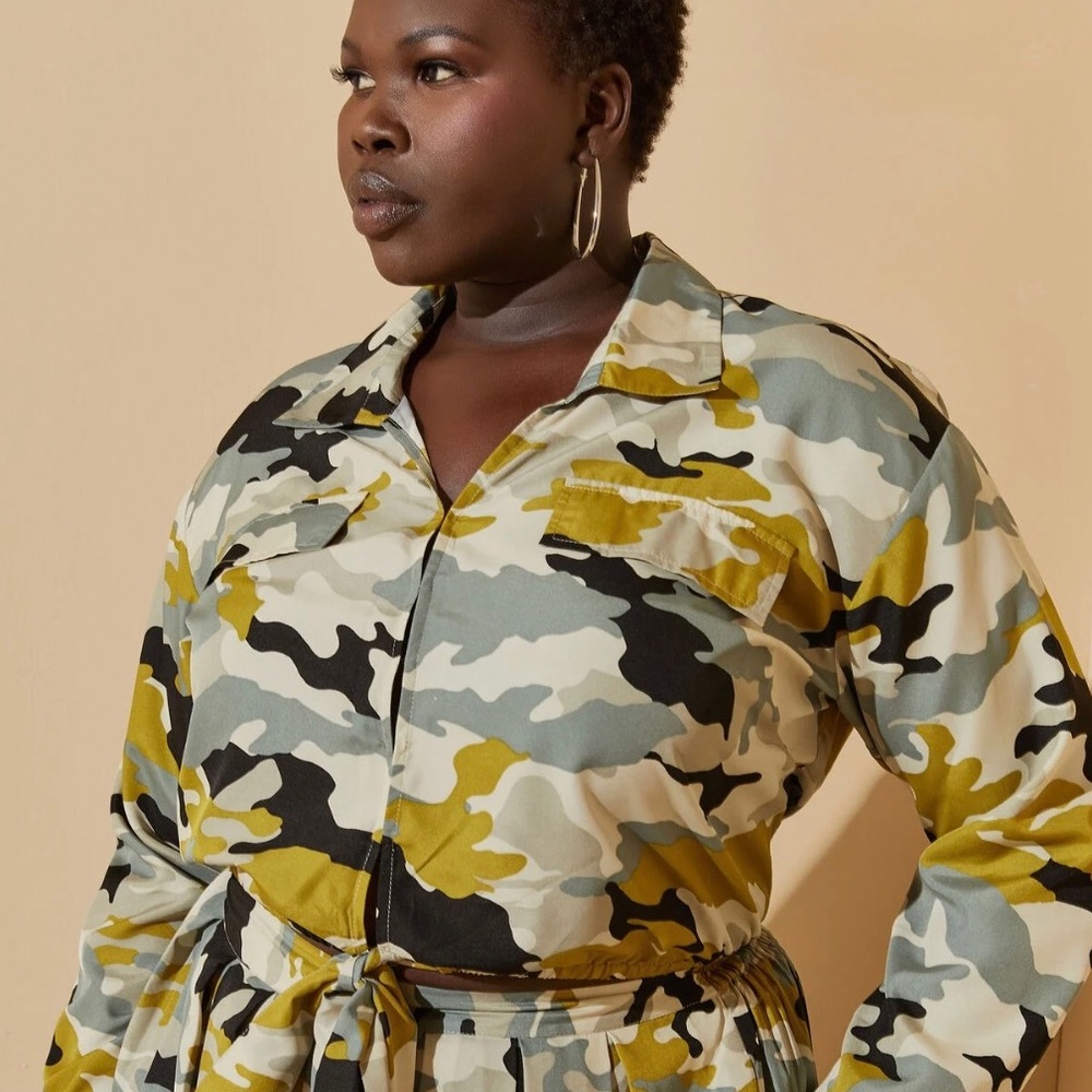 Brand New Camo Print Front Crop Tie Top Size 22/24 26/28